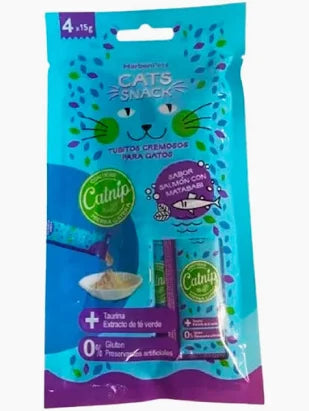 Snack cremoso para gatos con salmón y matatabi de Mundotito, muestra el envase con el snack en una superficie blanca